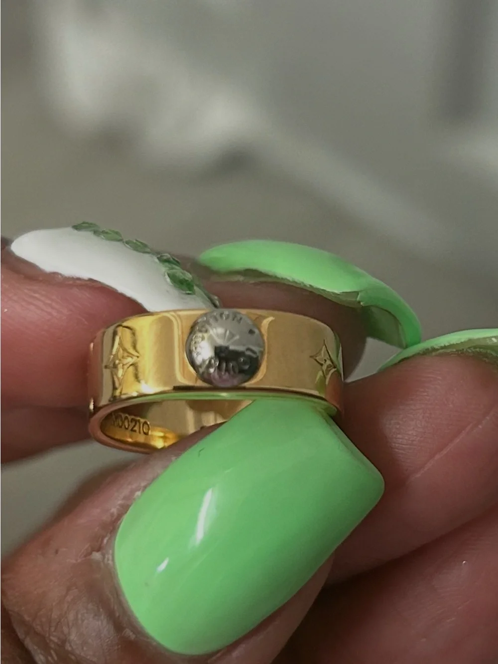 LV Two Tone semi square ring!!🥳🥳❌❌